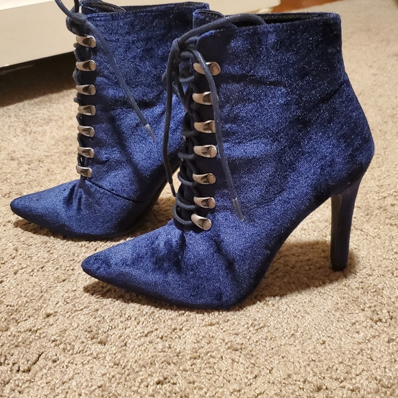 **SOLD** Shoe Dazzle Stiletto Booties Size 6 - Picture 2 of 4